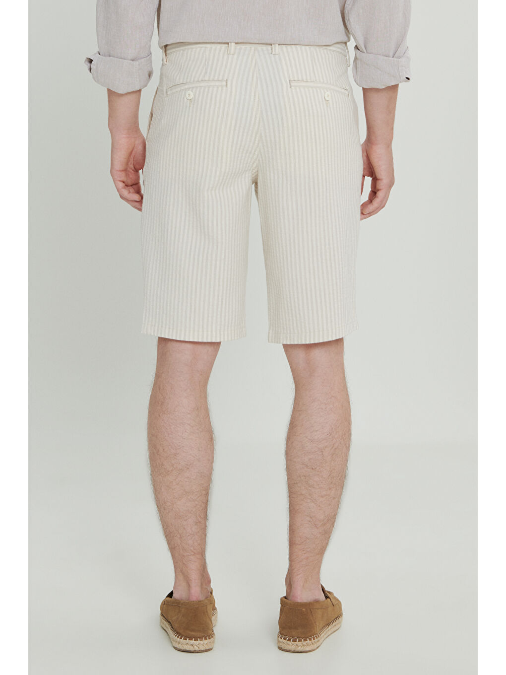 Erkek Gri-Ekru Comfort Fit Rahat Kesim %100 Pamuk Çizgili Yan Cep Şort-5