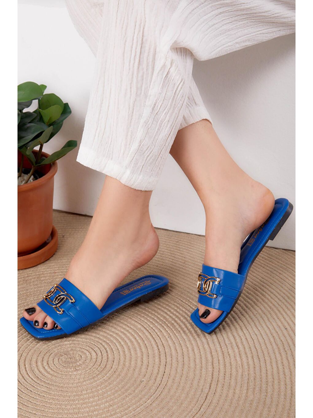 Kadın Mavi Tokalı Terlik - 25666-1