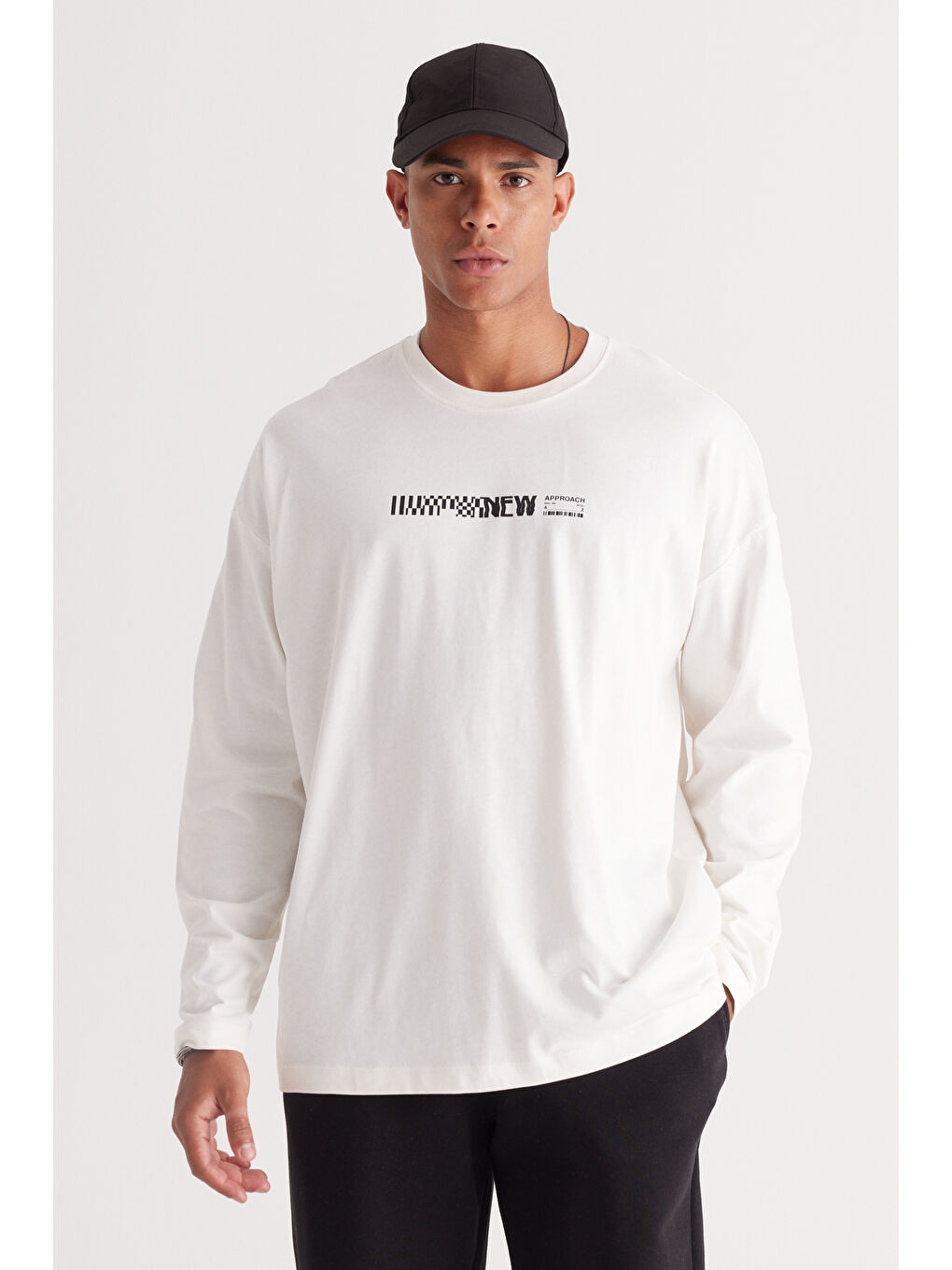 Erkek Kırık Beyaz Oversize Bol Kesim Bisiklet Yaka %100 Pamuk Baskılı Tişört