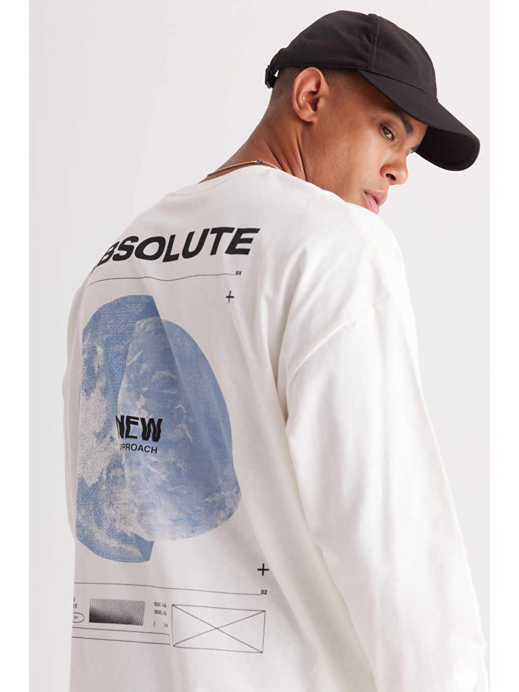 Erkek Kırık Beyaz Oversize Bol Kesim Bisiklet Yaka %100 Pamuk Baskılı Tişört-1