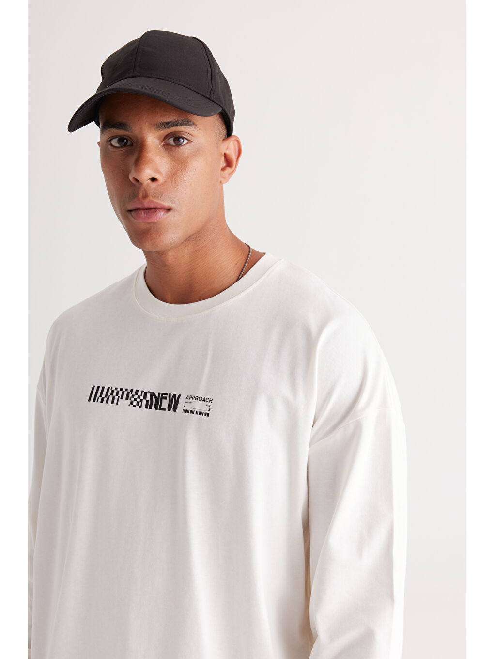 Erkek Kırık Beyaz Oversize Bol Kesim Bisiklet Yaka %100 Pamuk Baskılı Tişört-3