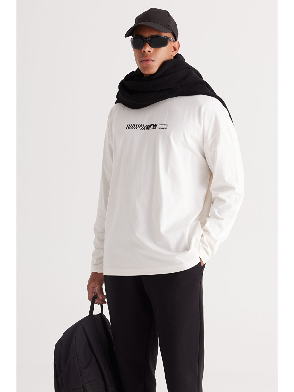 Erkek Kırık Beyaz Oversize Bol Kesim Bisiklet Yaka %100 Pamuk Baskılı Tişört-4