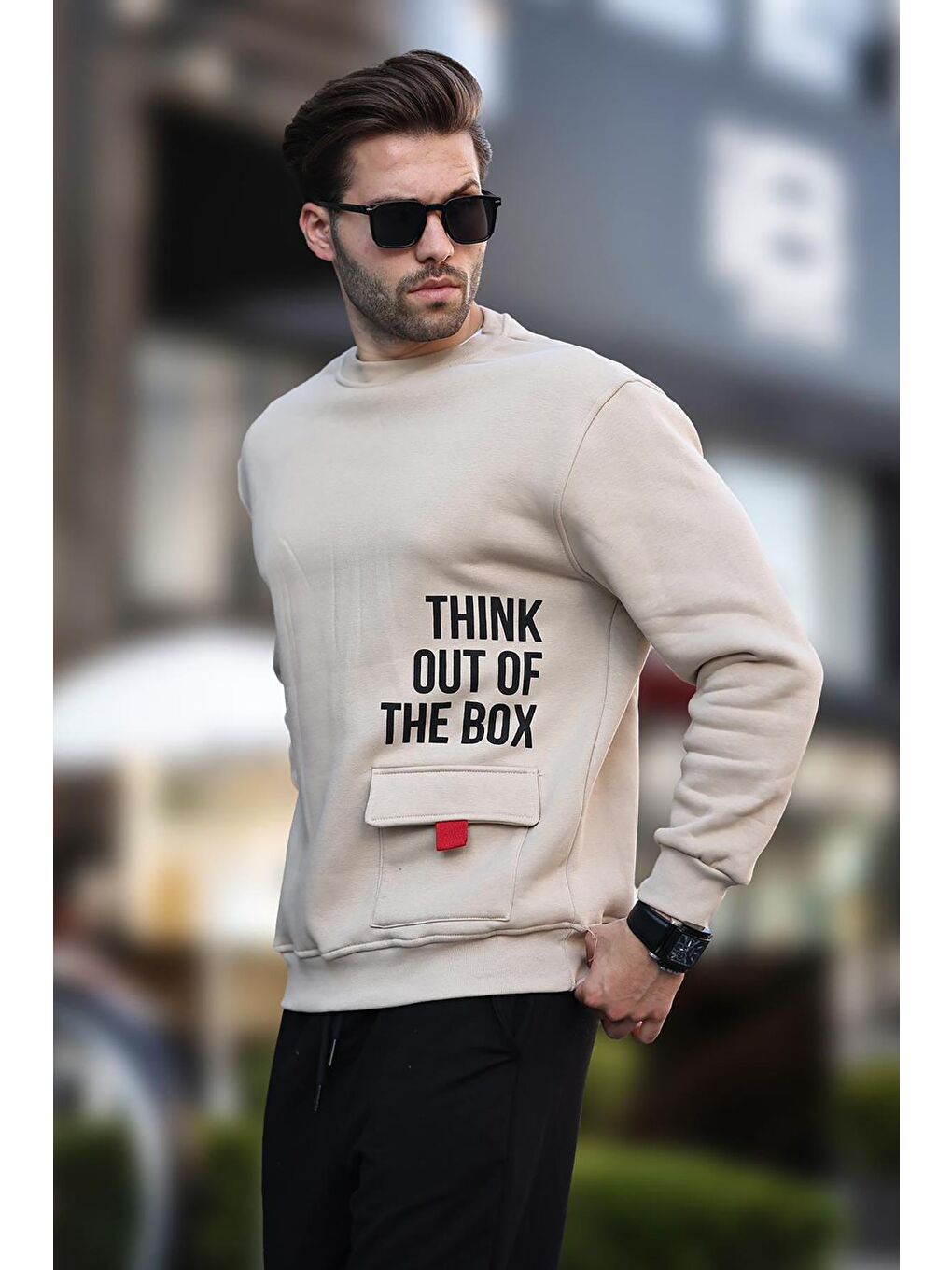 Madmext Bej  Bisiklet Yaka Şardonlu Cep Detaylı Baskılı Erkek Sweatshirt 7061