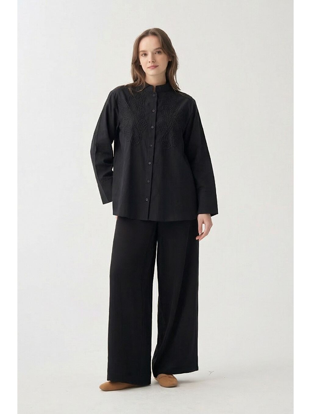 Siyah-Nakış Detaylı Gömlek