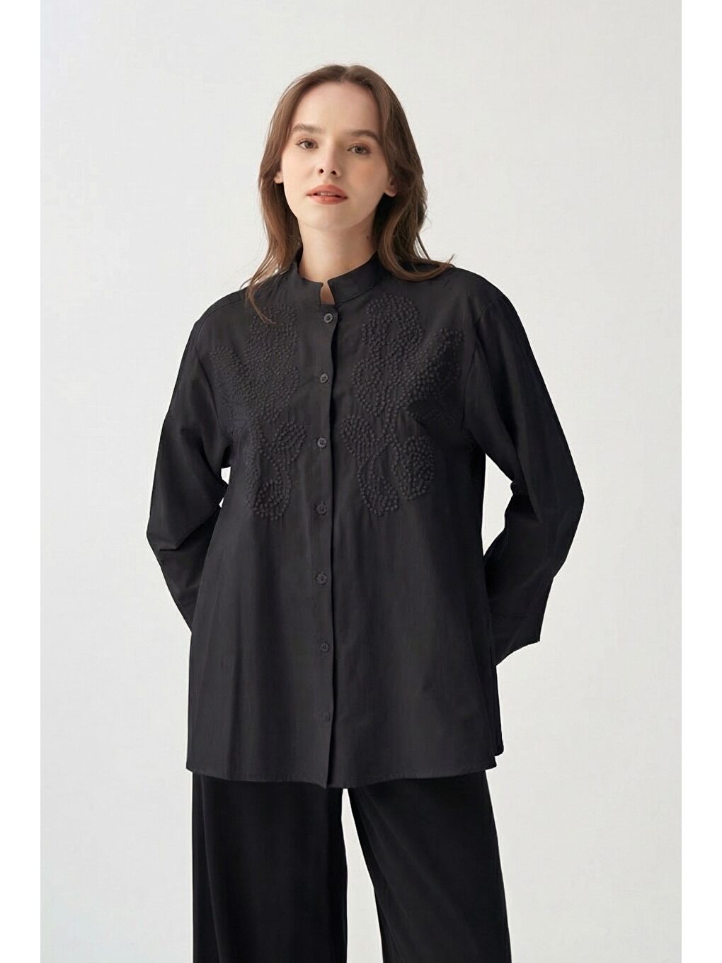 Siyah-Nakış Detaylı Gömlek-1