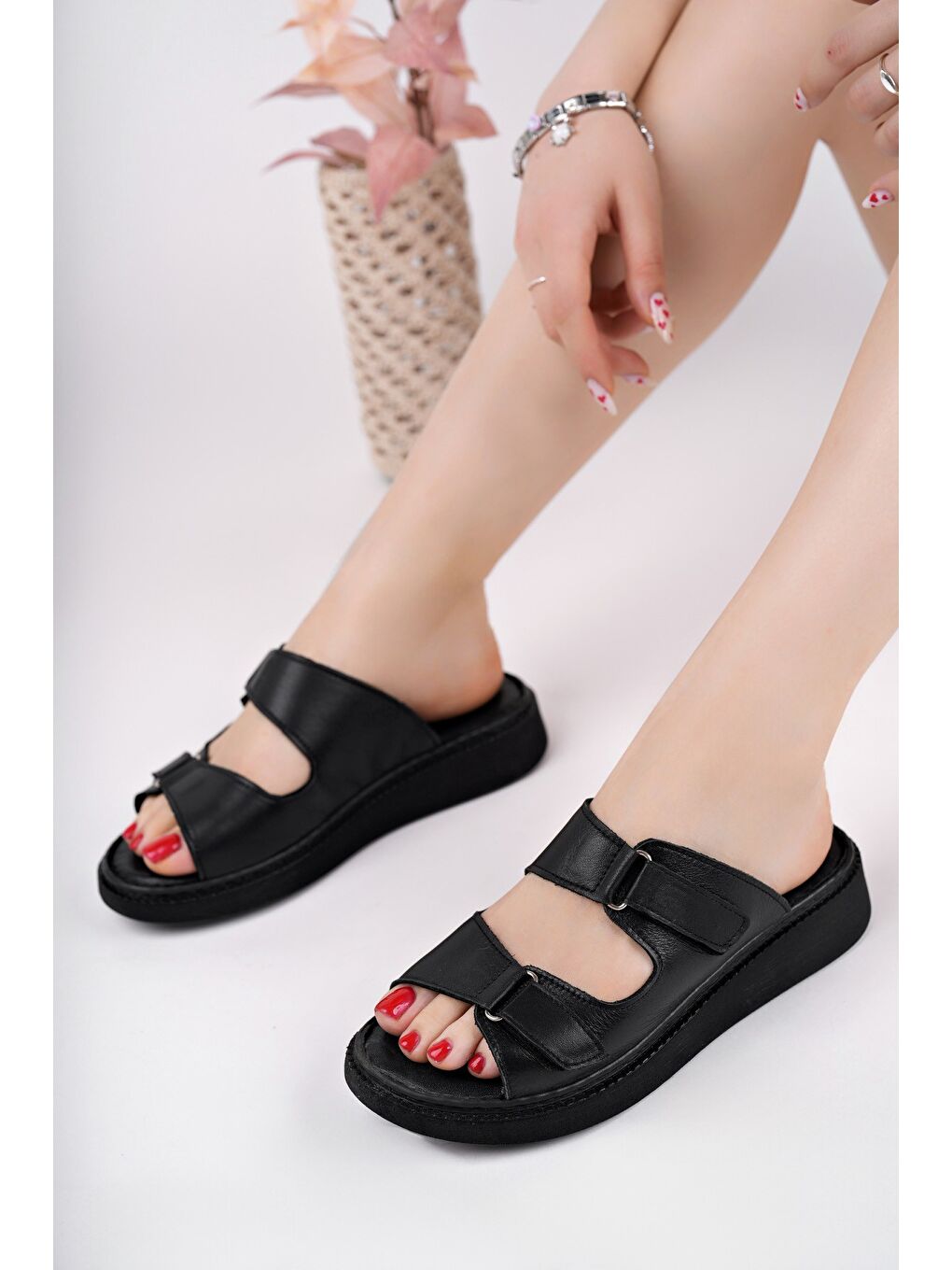 Siyah MORGEN Hakiki Deri Çift Bantlı Ayarlanabilir Ortopedik Günlük Kadın Terlik-4