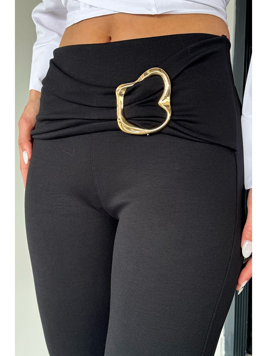 Siyah Kadın Modal Kumaş Ön Tokalı Pantolon-3