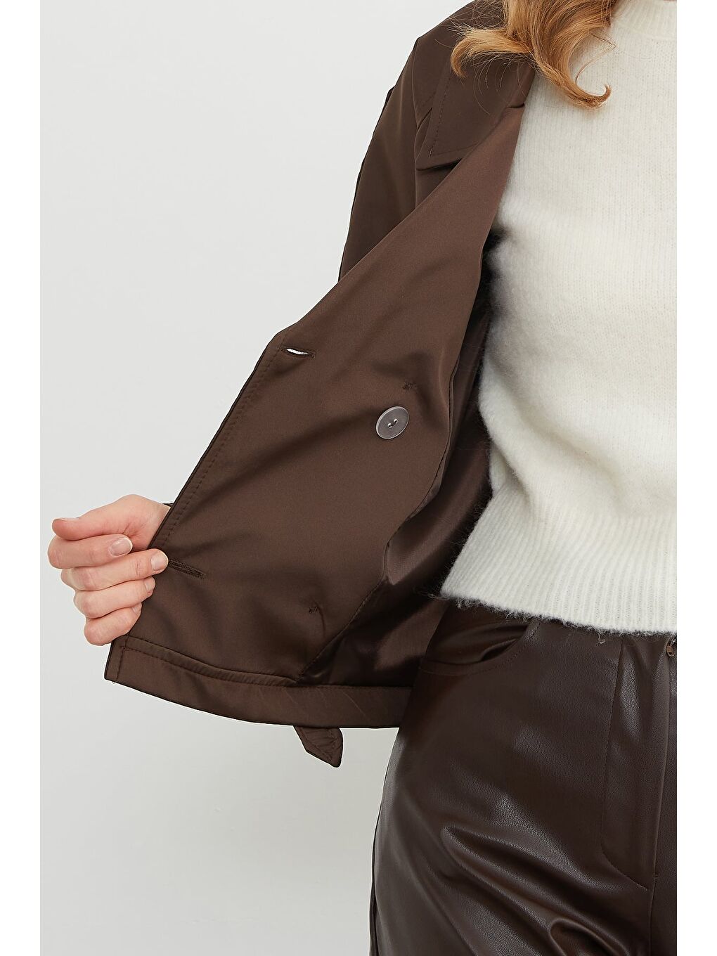 Kahverengi Omuz Detaylı Kuşaklı Kruvaze Yaka Trençkot-3