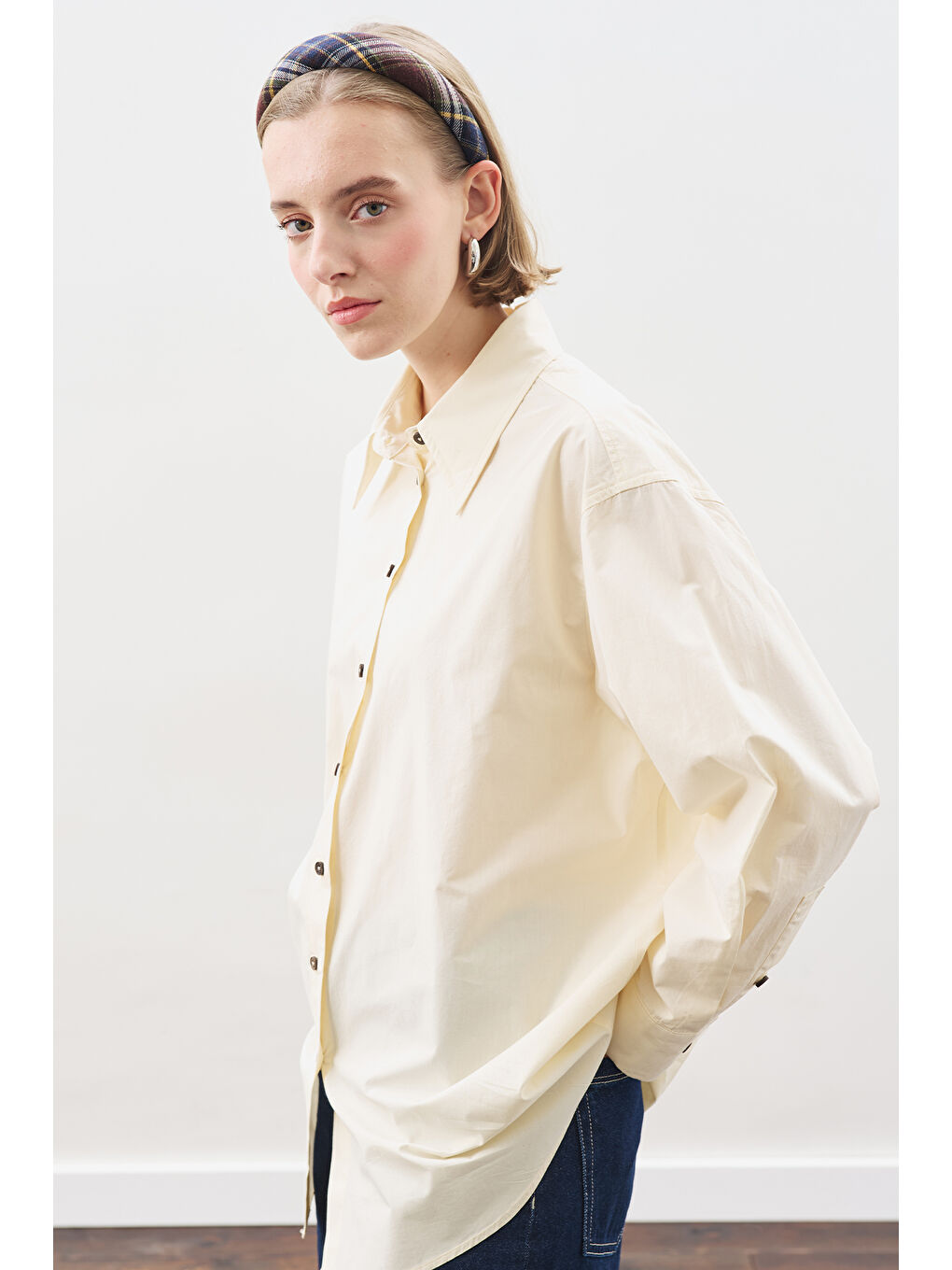 Bej Bağlama Aksesuarlı Gömlek Tereyağı-1