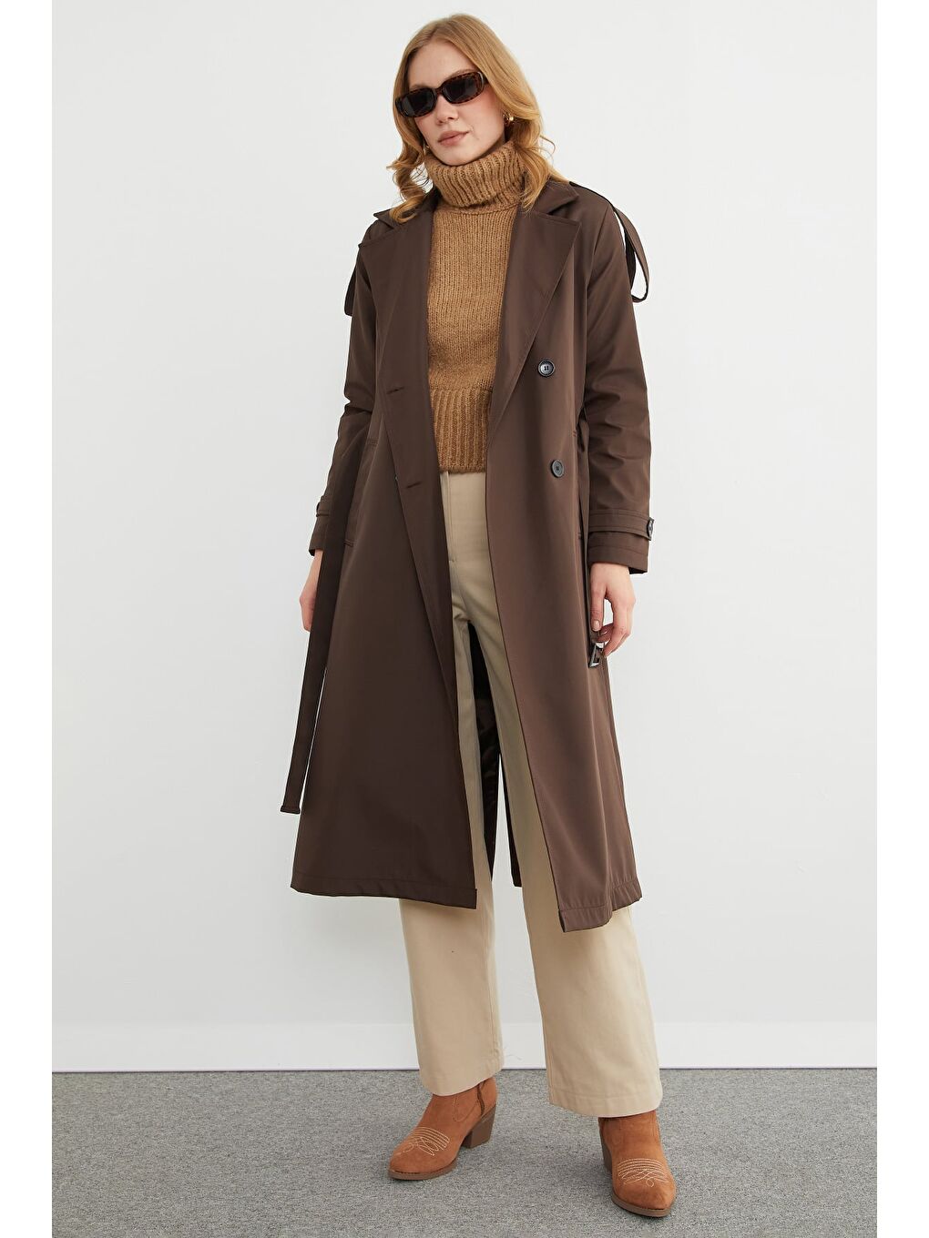 Kahverengi Kuşaklı Kol Ve Omuz Detaylı Uzun Trençkot-4