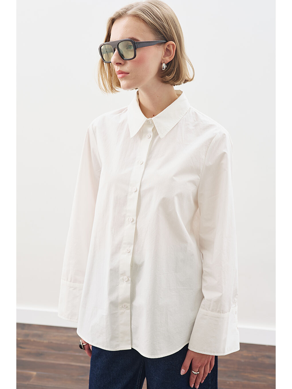 Geniş Manşetli Klasik Gömlek Ekru-2