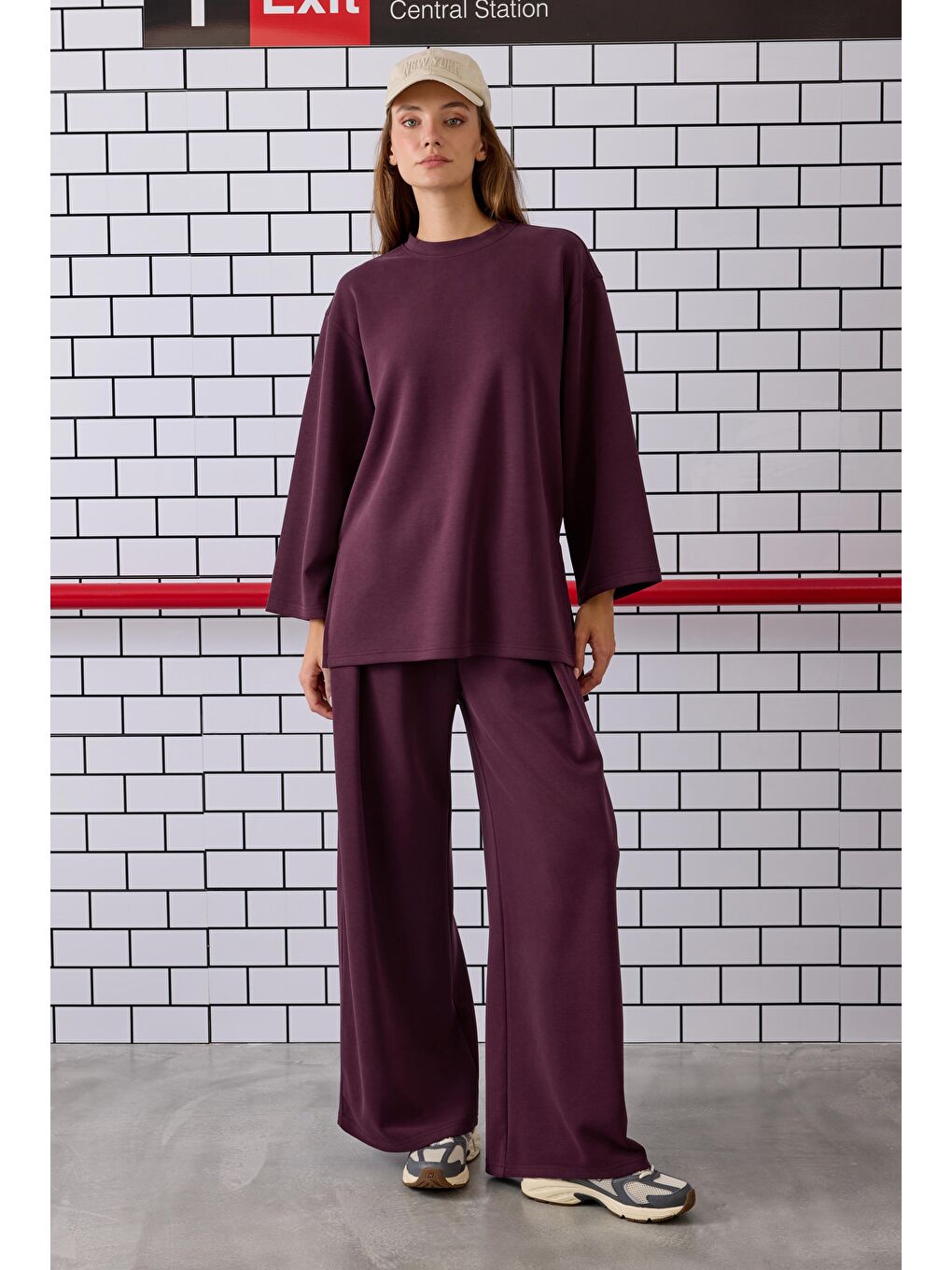 Modal Basic Sweat Bordo