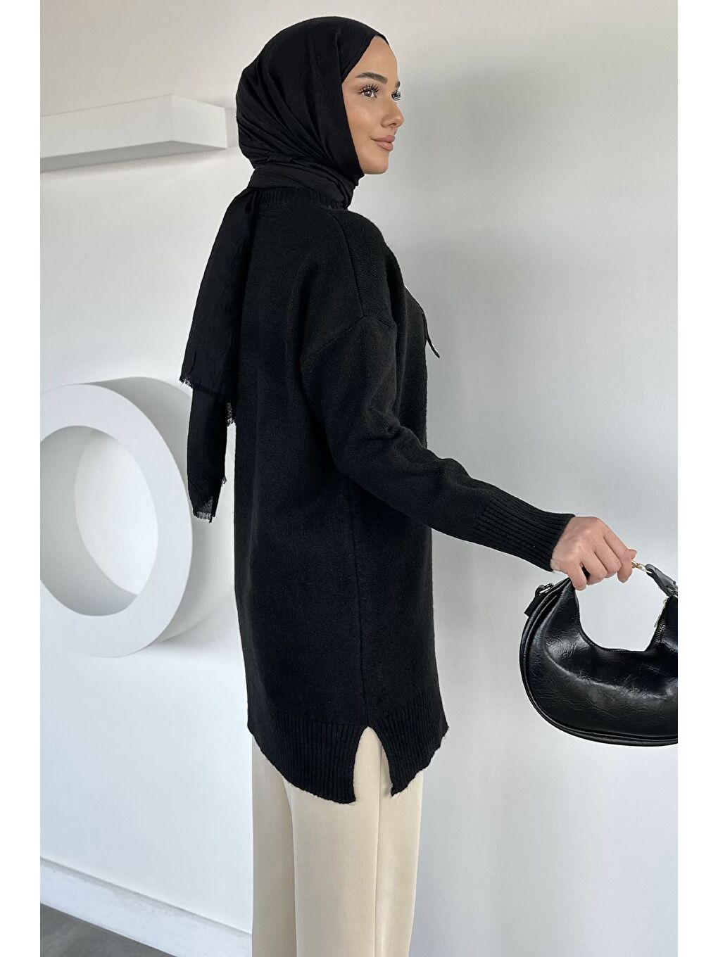 Siyah Bisiklet Yaka Fularlı Tesettür Triko Tunik-5