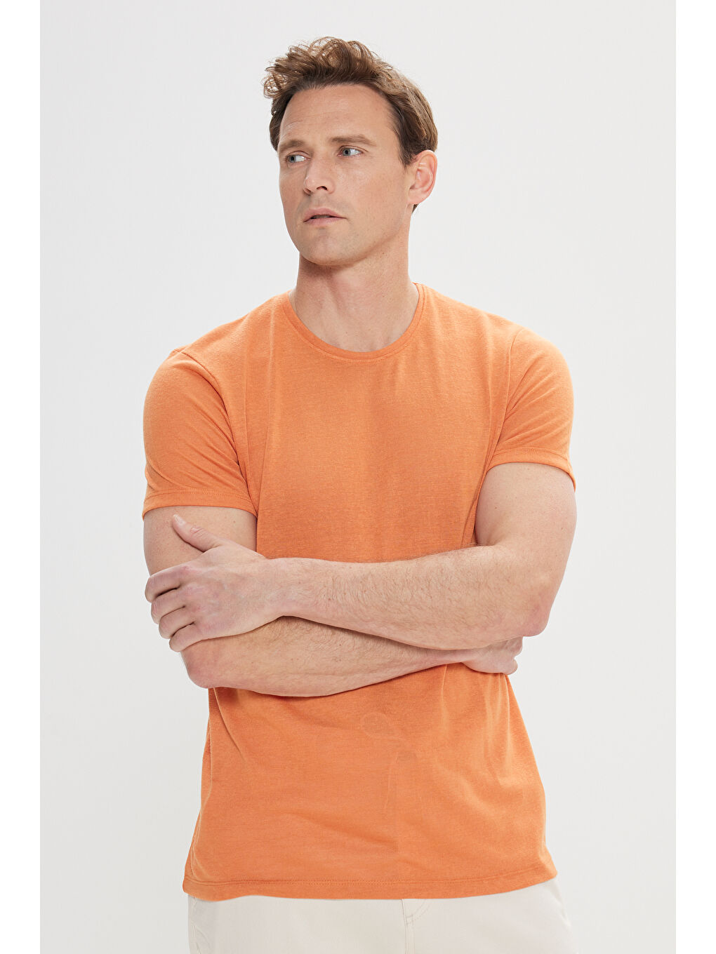 Erkek Turuncu Slim Fit Dar Kesim Bisiklet Yaka Kısa Kollu Keten Görünümlü Tişört