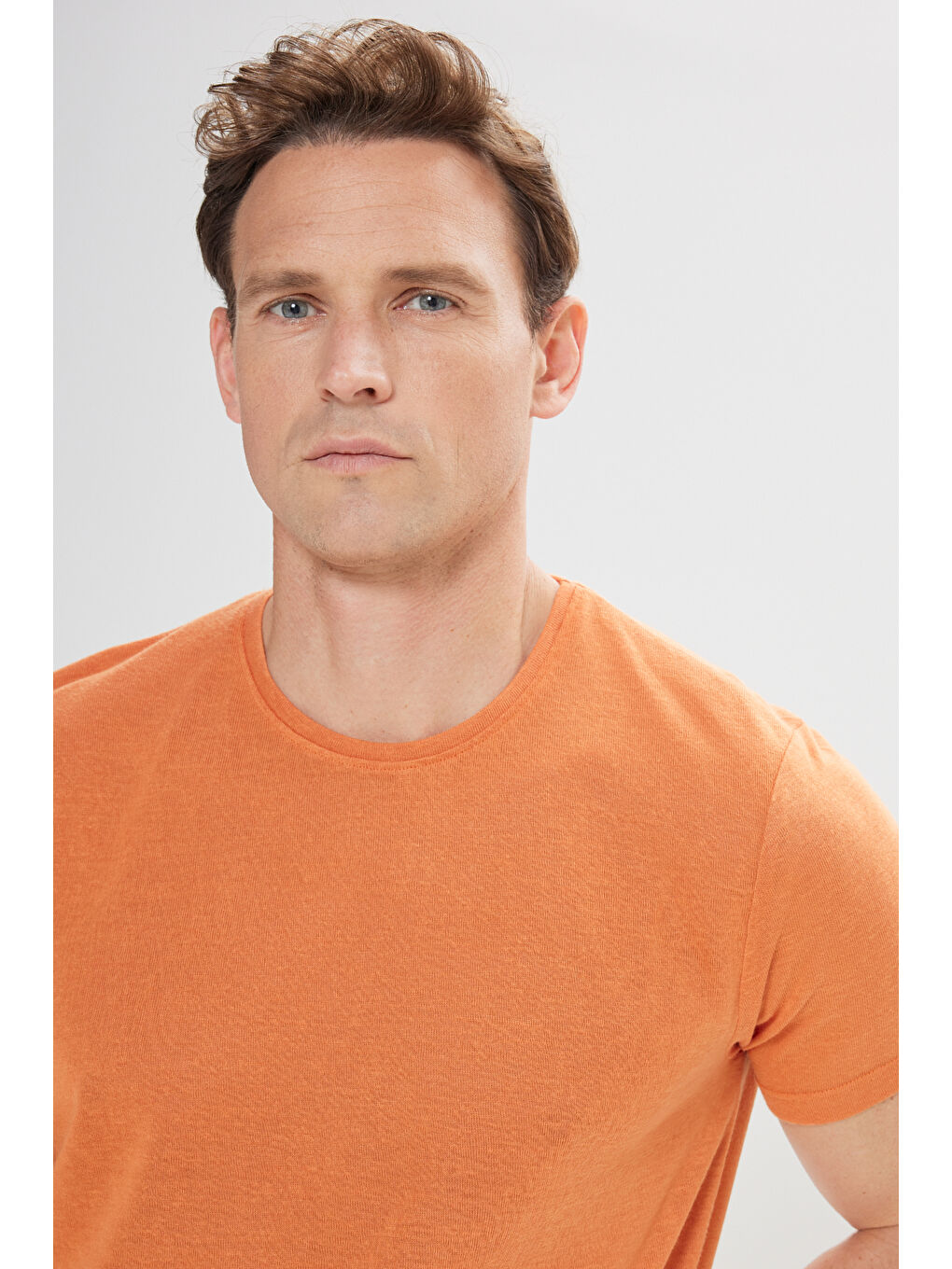 Erkek Turuncu Slim Fit Dar Kesim Bisiklet Yaka Kısa Kollu Keten Görünümlü Tişört-4