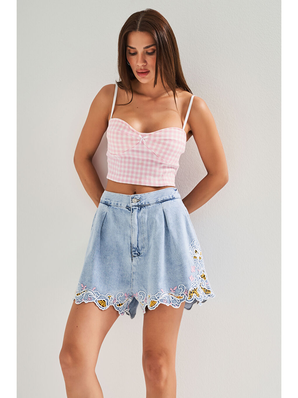 Mavi Kadın Ice Jean Rengi 1-3s5-3 Renkli Çiçek Nakışlı Midi Boy Viskon Kumaş Tasarım Denim Şort-2