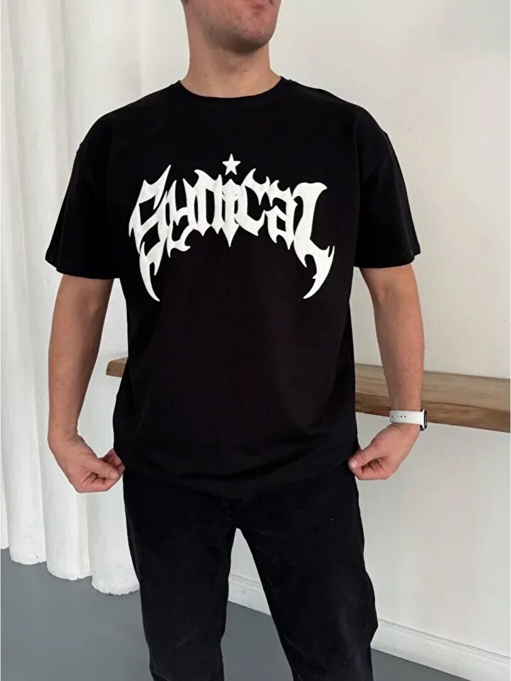 Siyah Erkek Bisiklet Yaka Ön Baskılı Kısa Kollu Tişört-1