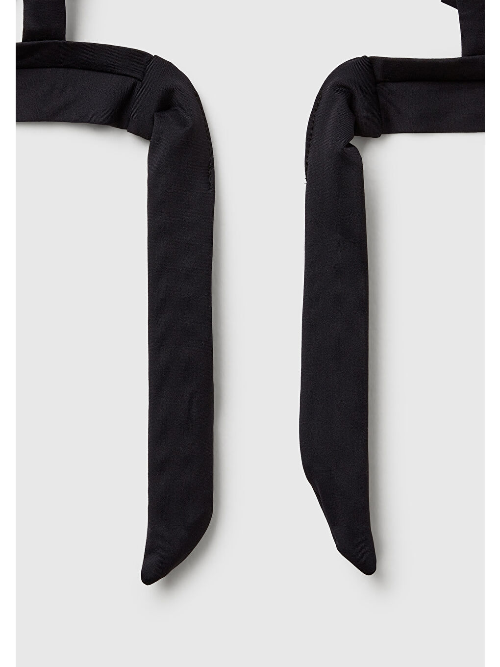 Kadın Siyah Sırttan Bağlamalı Bikini Üstü-2