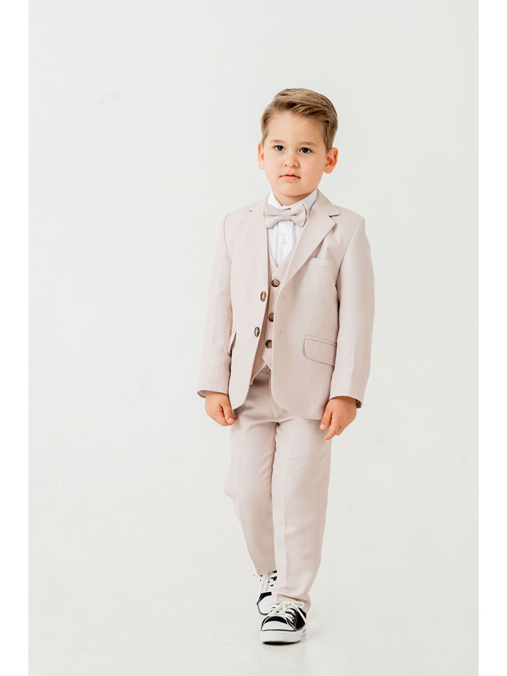 Bej Erkek Çocuk Ceketli Slim Fit Takım Elbise – 5 Parça (Ceket, Yelek, Gömlek, Pantolon, Papyon)