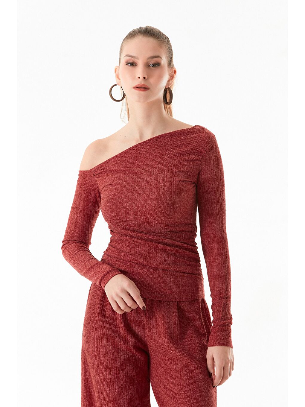 Bordo Bürümcük Kumaş Drapeli Kayık Yaka Bluz-3