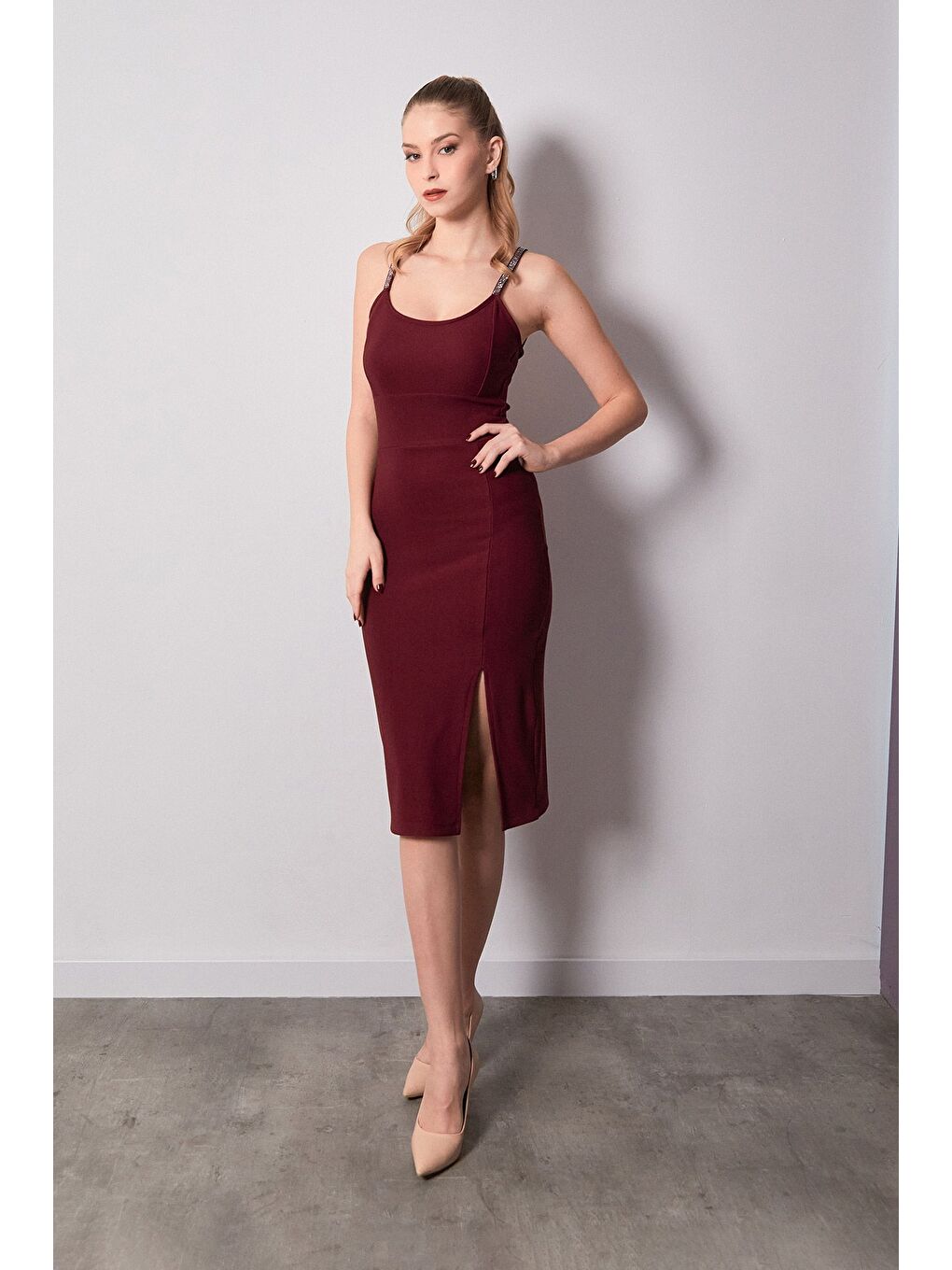 Bordo Fitilli Taş Detaylı Yırtmaçlı Elbise-2