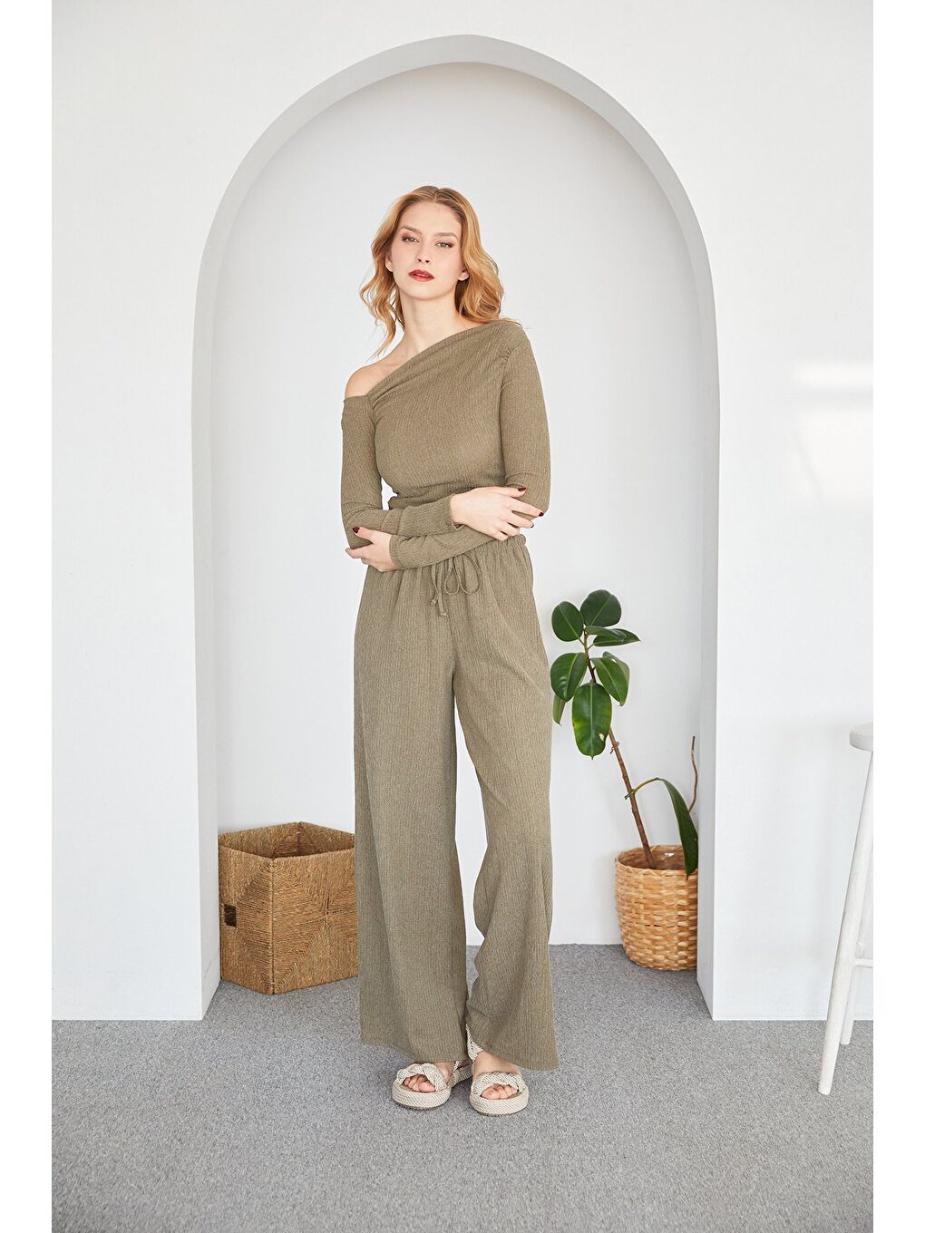 Haki Bürümcük Kumaş Drapeli Kayık Yaka Bluz-1