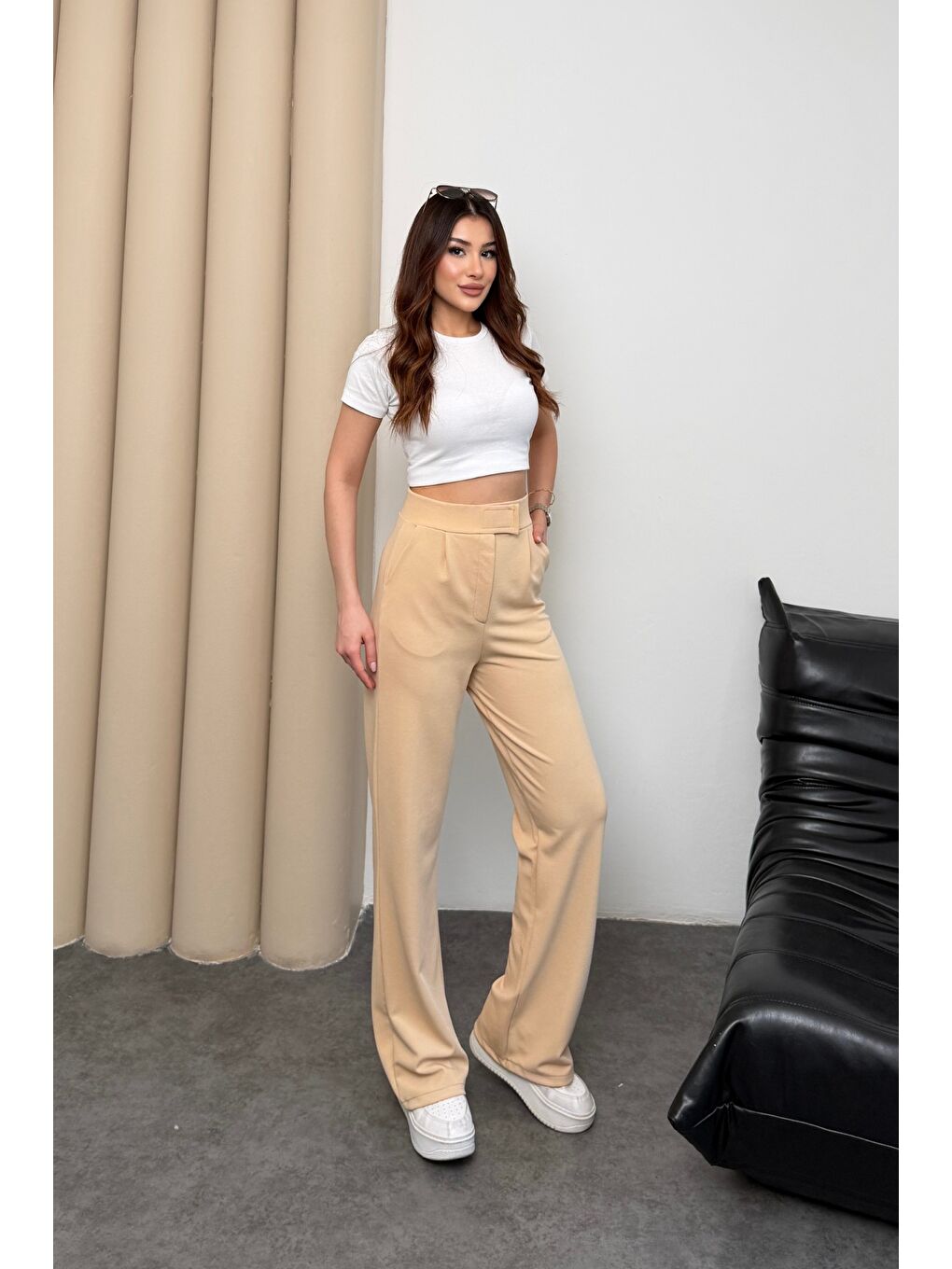 Kadın Yüksek Bel Cırt Kapama Beli Lastikli Fermuarlı Cepli Elastanlı Bej Palazzo Pantolon-2