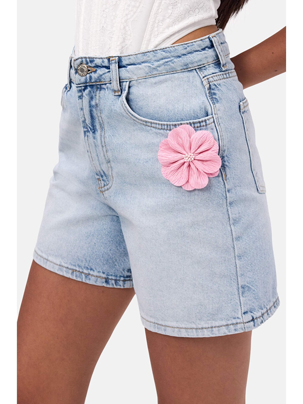 Kadın Mavi 4s6-3 Mom Relax Gül ve Nakış Detaylı Özel Tasarım Denim Şort