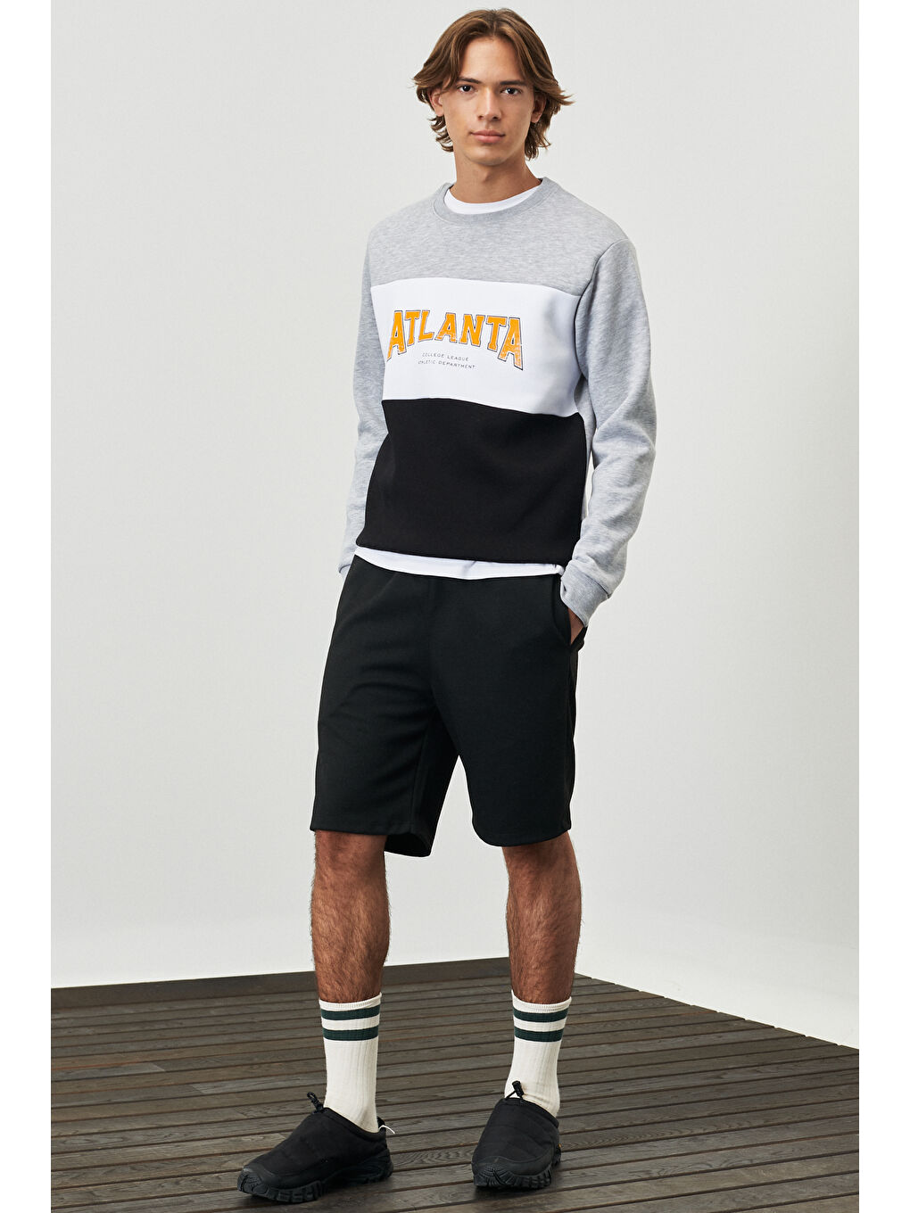 Erkek Gri Melanj-Beyaz-Siyah Standart Fit Normal Kesim Bisiklet Yaka İçi Polarlı Yazı Baskılı Sweat--1