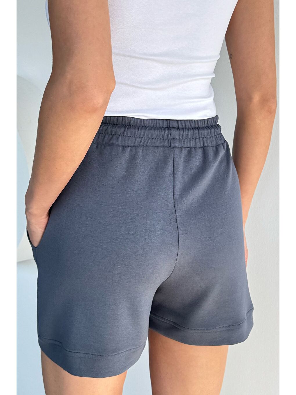 Gri Kadın Bel Lastikli Modal Kumaş Şort-3