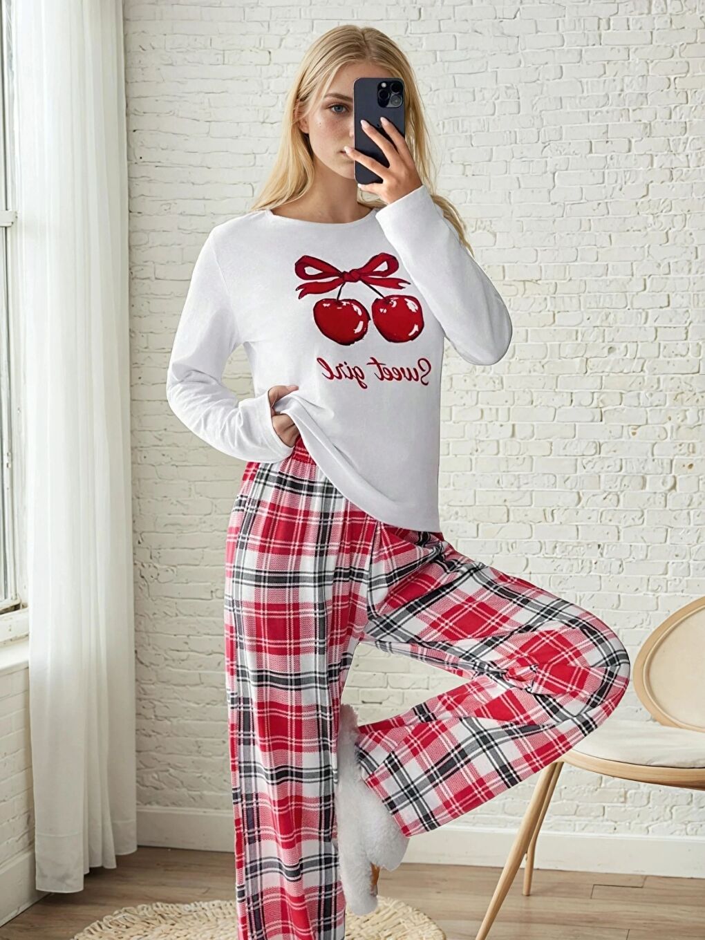 Beyaz Kiraz Baskılı Alt Ekose Uzun Kollu Pijama Takımı-1