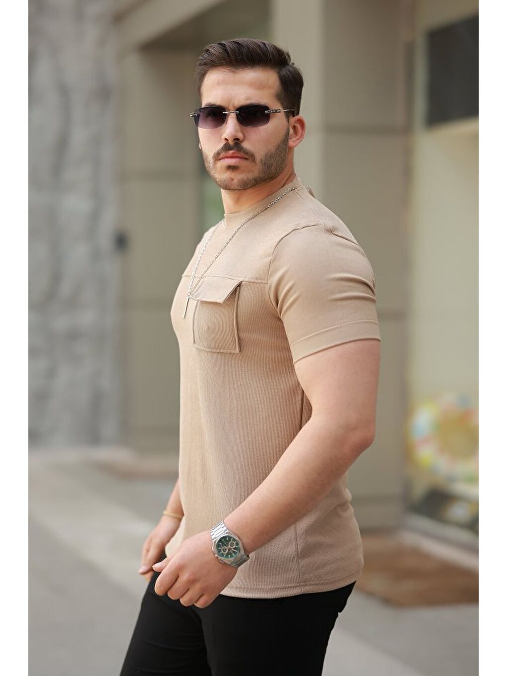 Kahverengi Erkek Cepli Kolyeli Kısa Kollu örme Kumaş Tişört-1