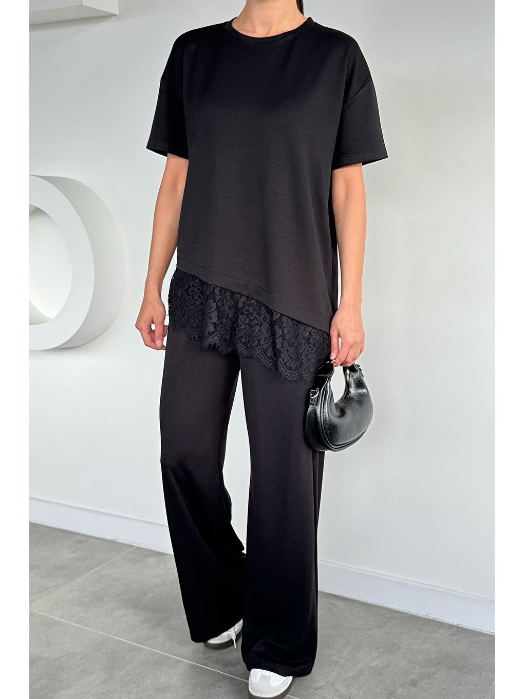Siyah Kadın Asimetrik Kesim Dantel Detaylı Bluz Bel Lastikli Pantolon İkili Takım-1