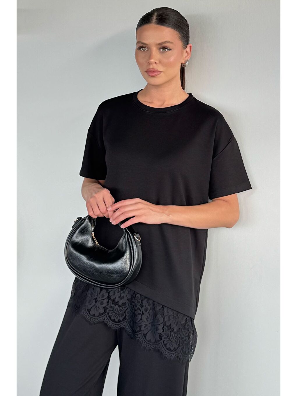 Siyah Kadın Asimetrik Kesim Dantel Detaylı Bluz Bel Lastikli Pantolon İkili Takım-2