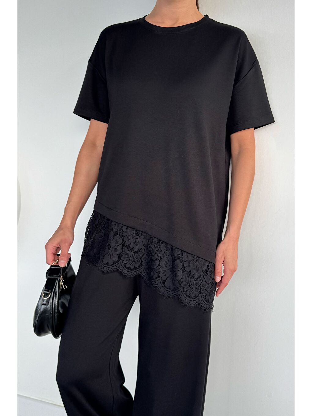 Siyah Kadın Asimetrik Kesim Dantel Detaylı Bluz Bel Lastikli Pantolon İkili Takım-3