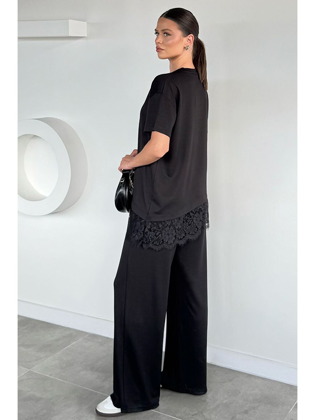 Siyah Kadın Asimetrik Kesim Dantel Detaylı Bluz Bel Lastikli Pantolon İkili Takım-4