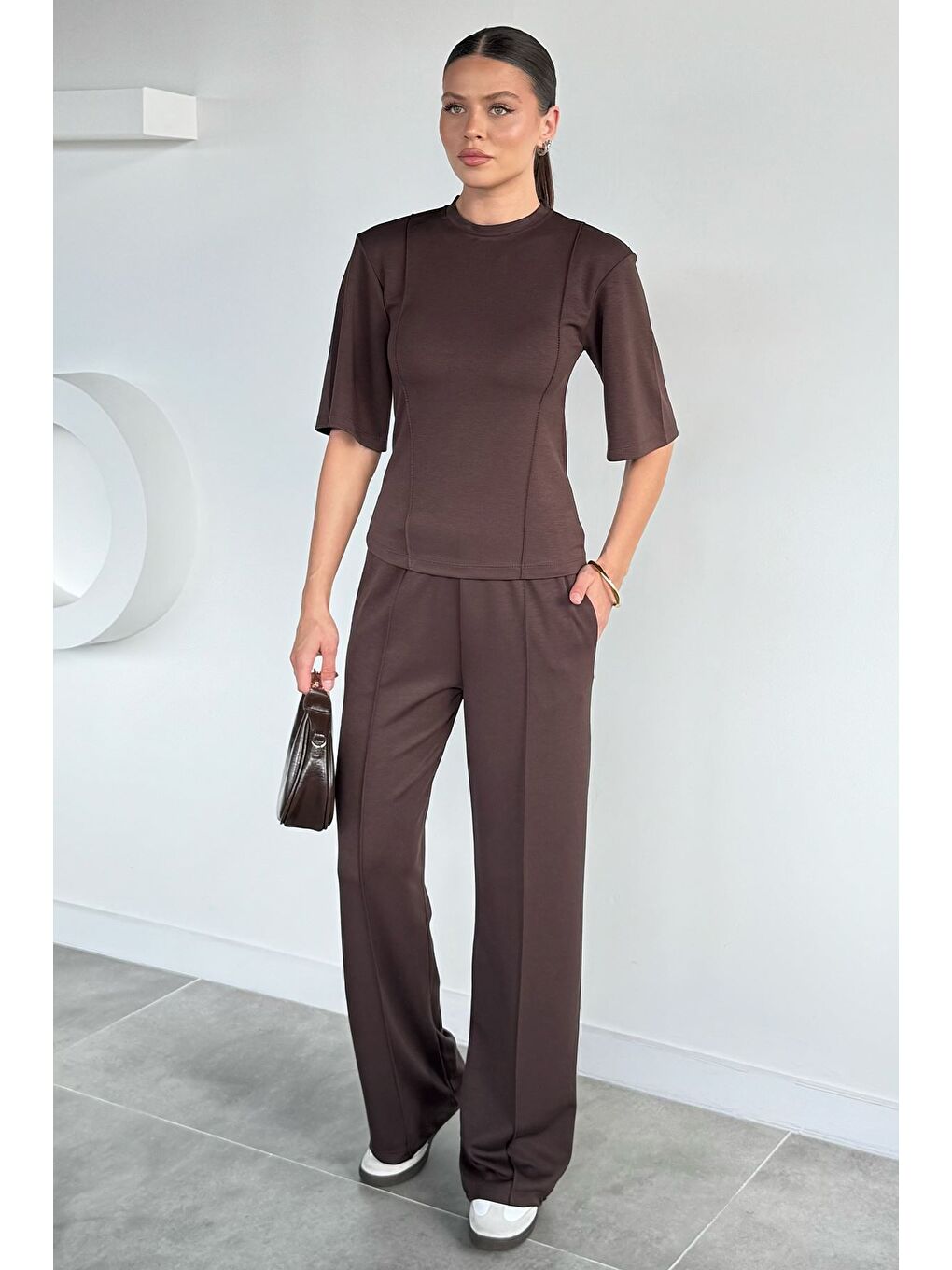 Kahverengi Kadın Bisiklet Yaka Biyeli Tişört Bel Lastikli Pantolon İkili Takım