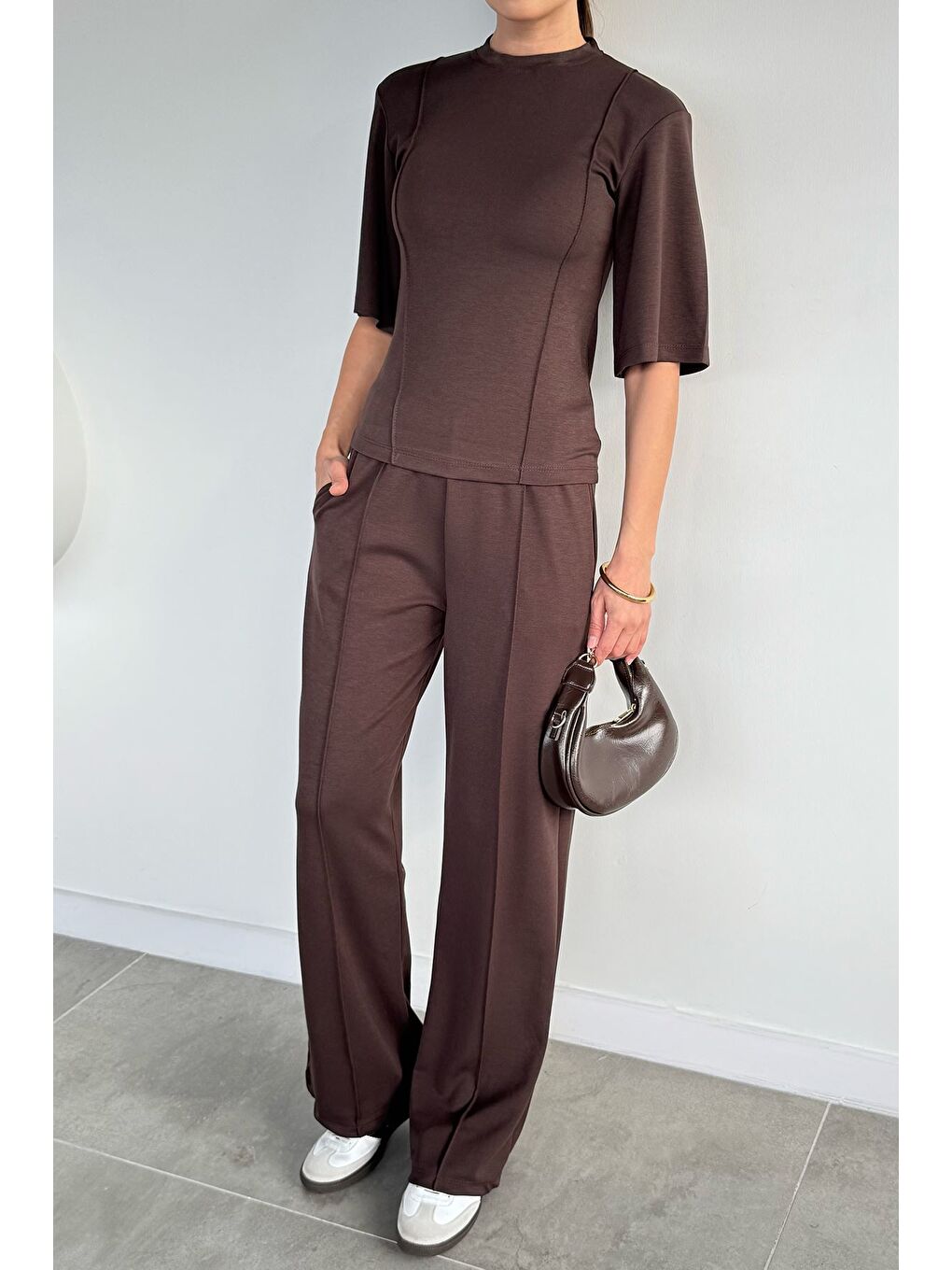 Kahverengi Kadın Bisiklet Yaka Biyeli Tişört Bel Lastikli Pantolon İkili Takım-1