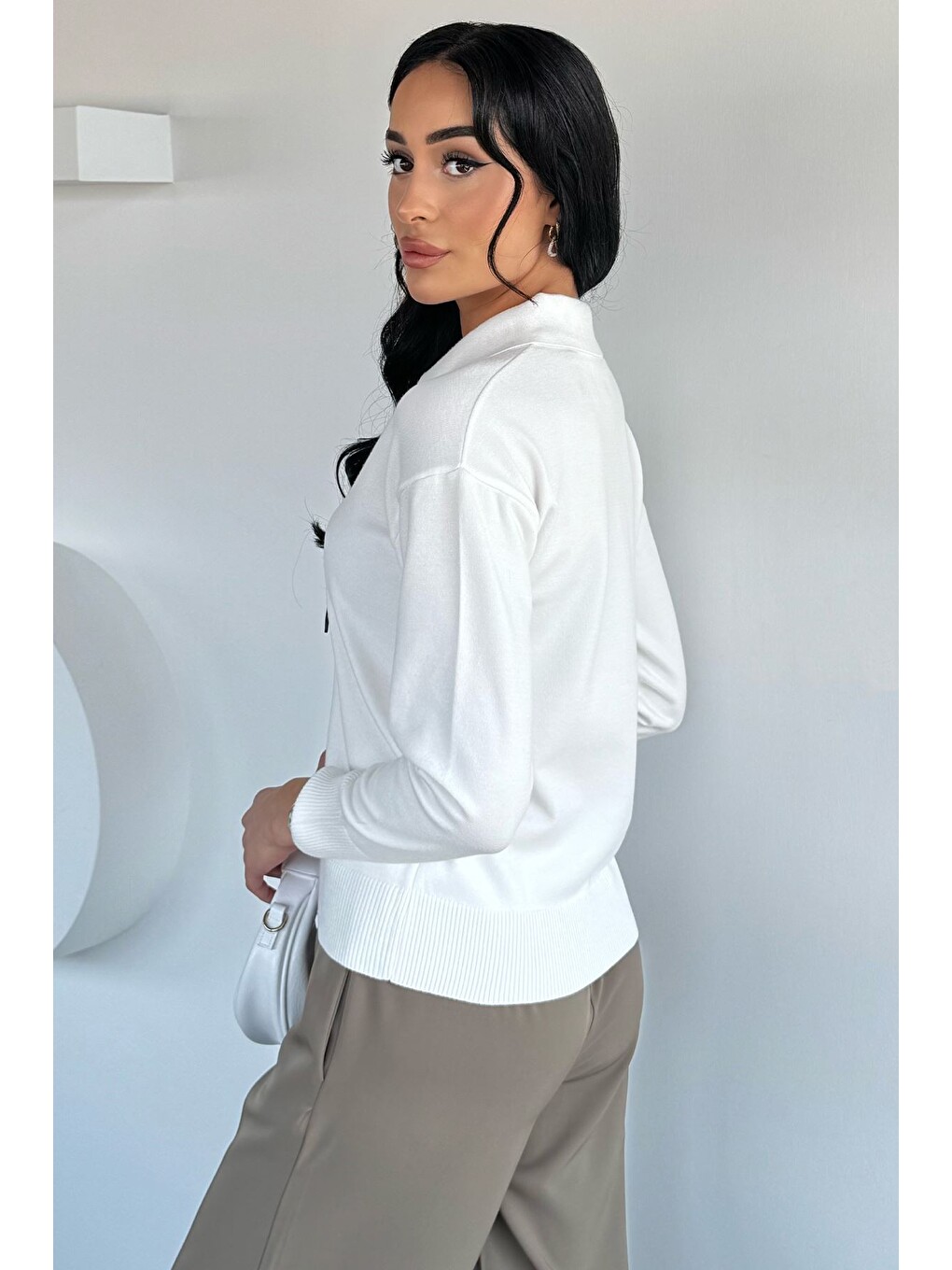 Ekru Fular Detaylı Polo Yaka Triko Kazak-2