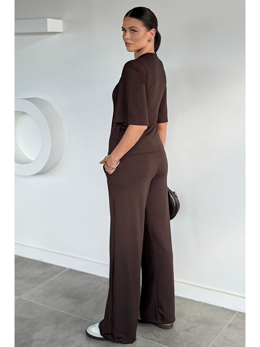 Kahverengi Kadın Bisiklet Yaka Biyeli Tişört Bel Lastikli Pantolon İkili Takım-4