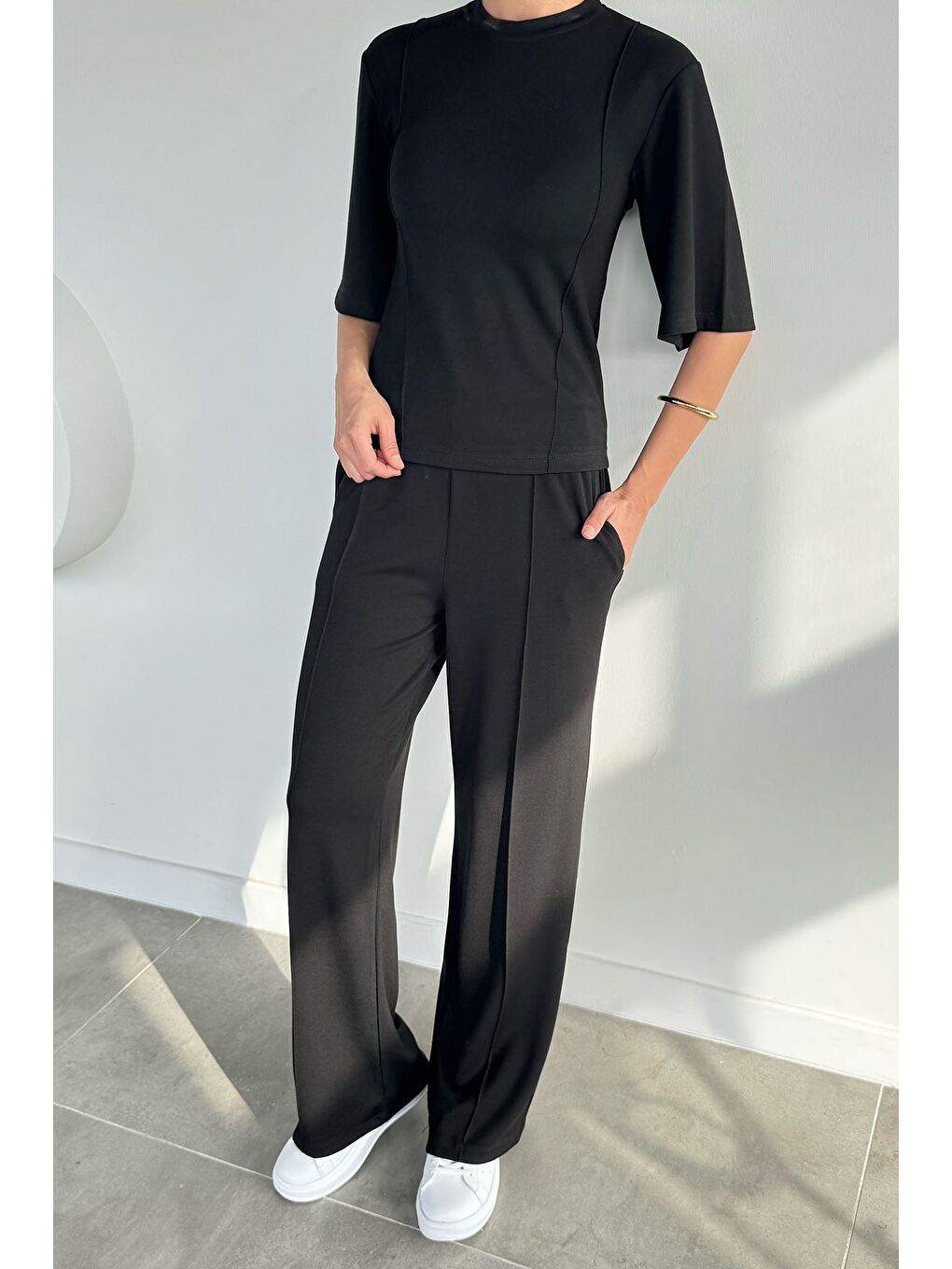 Siyah Kadın Bisiklet Yaka Biyeli Tişört Bel Lastikli Pantolon İkili Takım-1