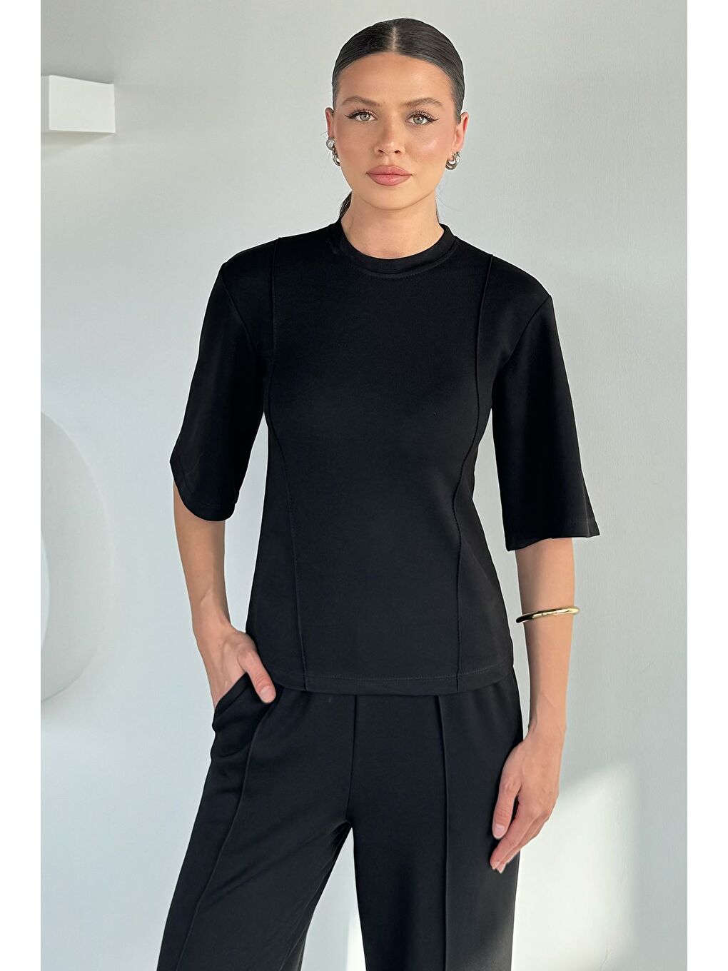 Siyah Kadın Bisiklet Yaka Biyeli Tişört Bel Lastikli Pantolon İkili Takım-2