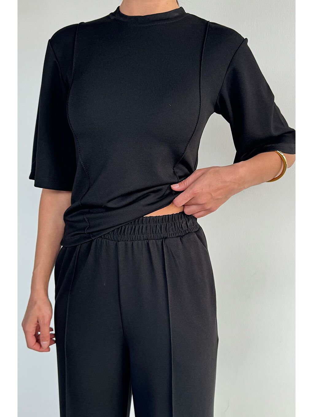 Siyah Kadın Bisiklet Yaka Biyeli Tişört Bel Lastikli Pantolon İkili Takım-3