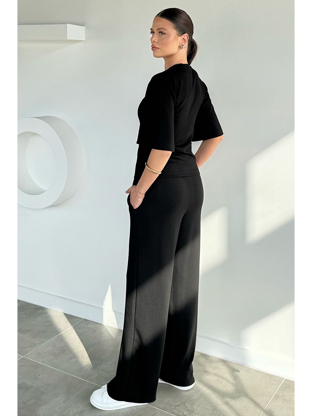 Siyah Kadın Bisiklet Yaka Biyeli Tişört Bel Lastikli Pantolon İkili Takım-4