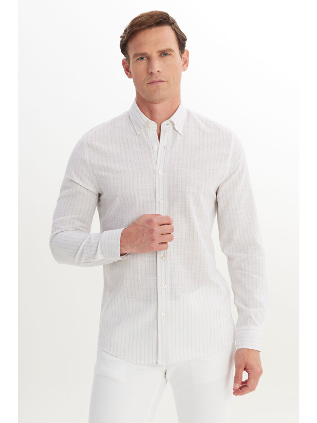 Erkek Bej %100 Pamuk Slim Fit Dar Kesim Düğmeli Yaka Armürlü Gömlek-2