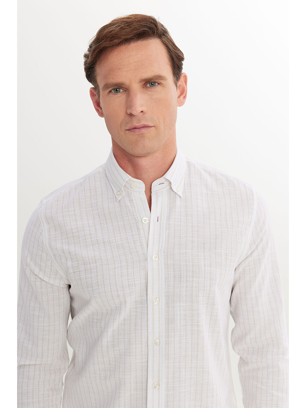 Erkek Bej %100 Pamuk Slim Fit Dar Kesim Düğmeli Yaka Armürlü Gömlek-3