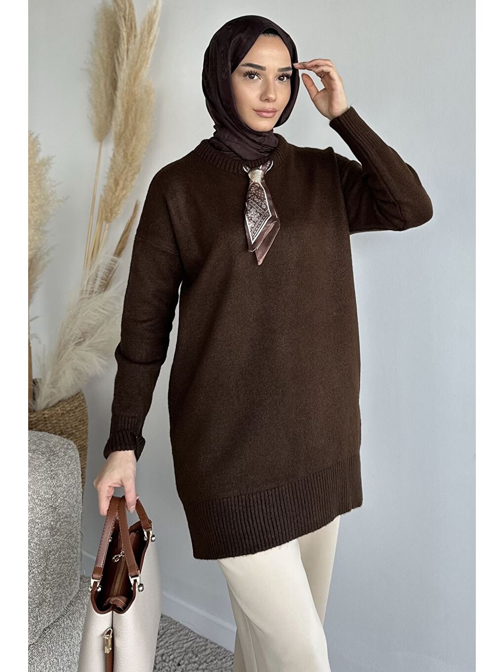 Kahverengi Bisiklet Yaka Fularlı Tesettür Triko Tunik-2
