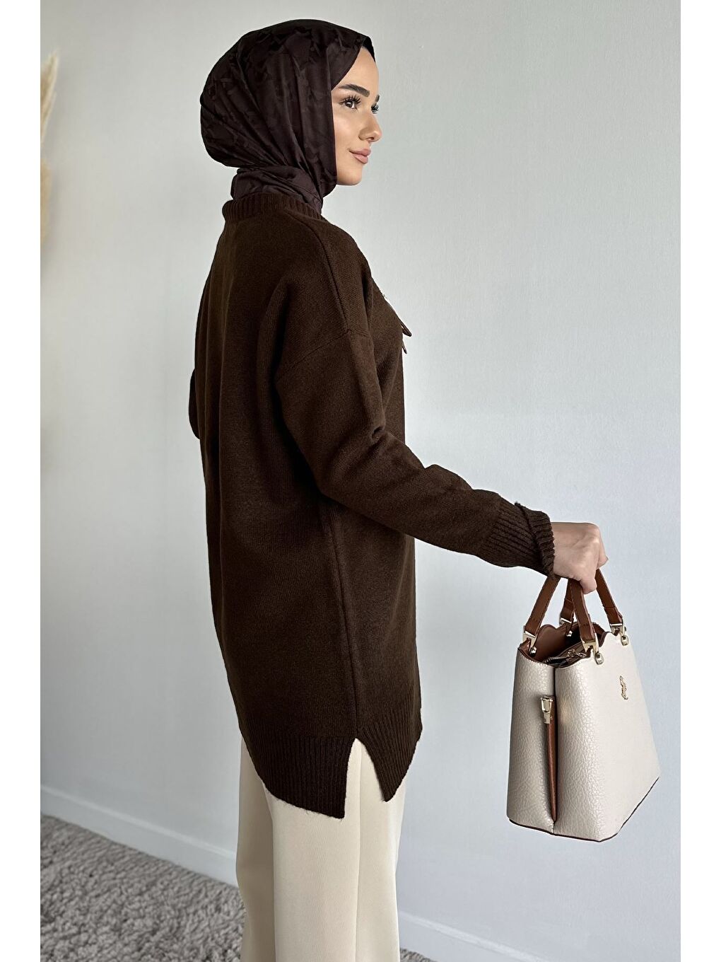 Kahverengi Bisiklet Yaka Fularlı Tesettür Triko Tunik-4