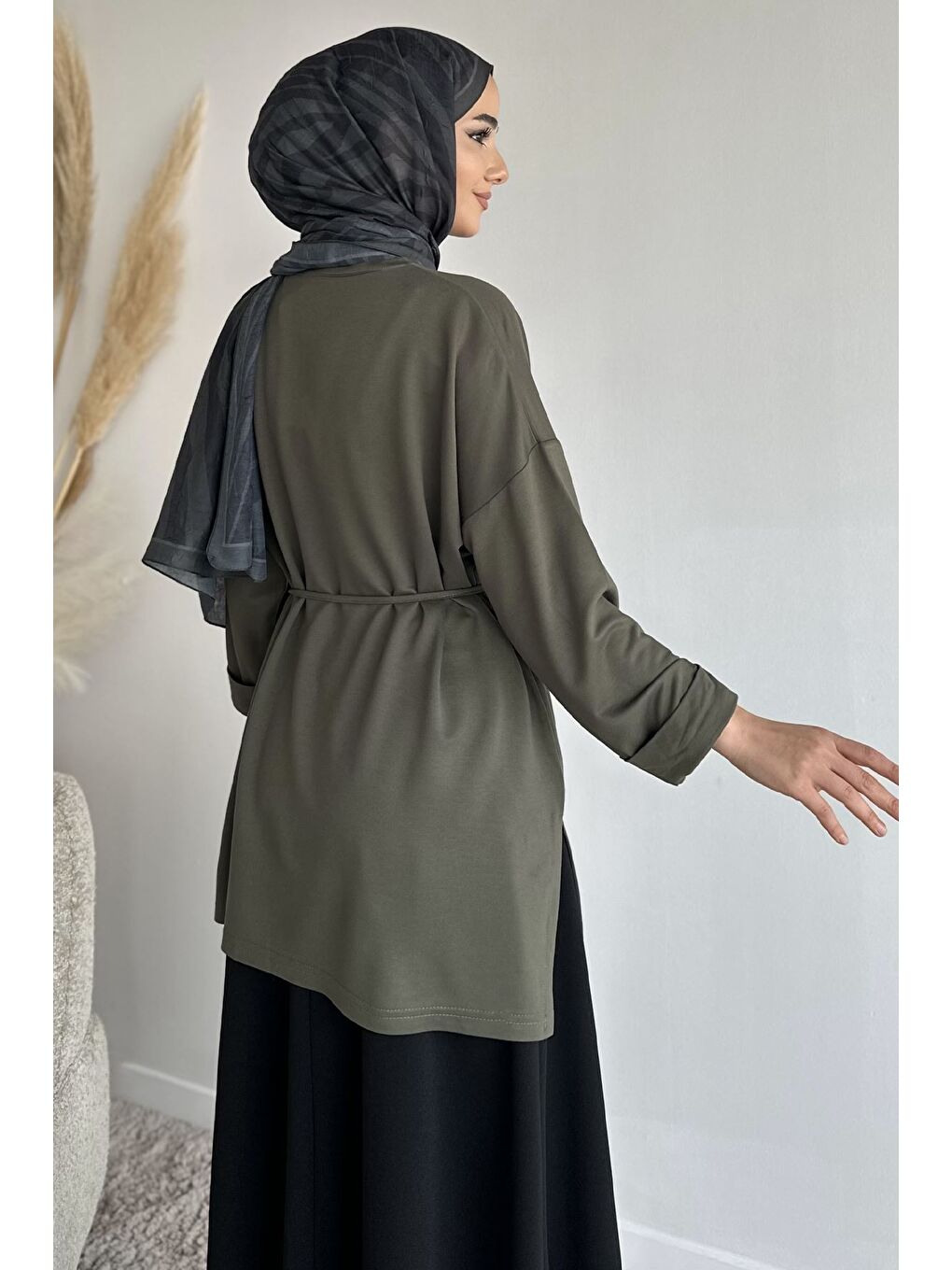 Haki Bisiklet Yaka Yan Yırtmaç Detaylı Bel Bağlamalı Tesettür Tunik-4