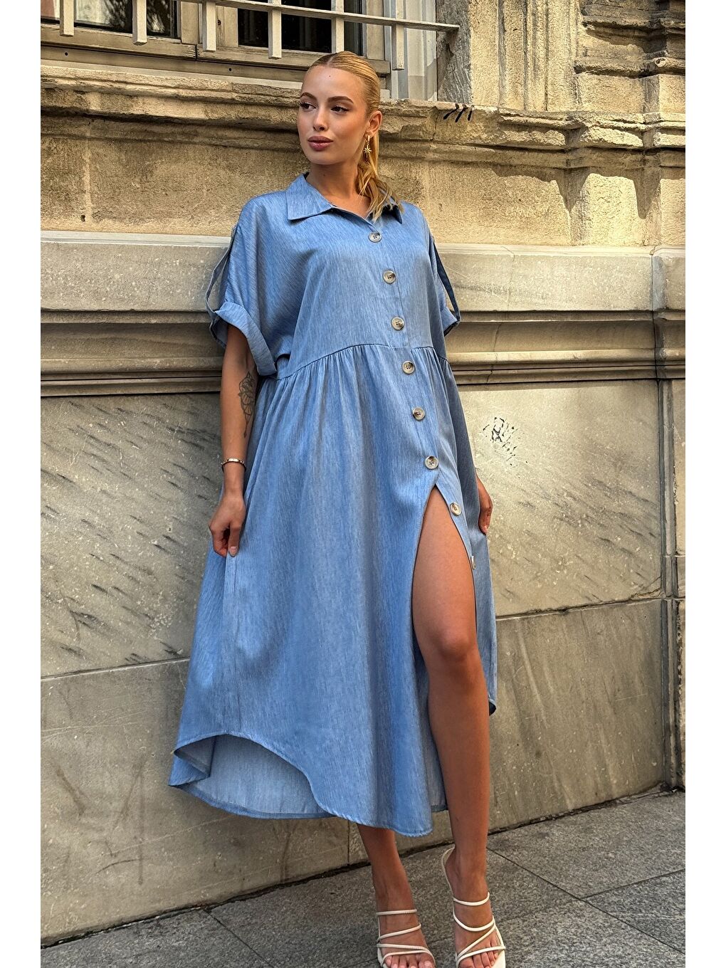 Mavi Kısa Kollu Düğme Detaylı Midi Boy Gömlek Elbise-1